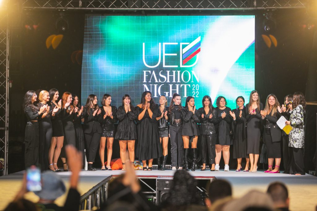 Energia, passione, creatività. Sono questi gli ingredienti della UED Fashion Night 2022, l'evento che, dopo due anni di pausa forzata a causa del Covid, è tornato ad accendere i riflettori sul talento e sulla preparazione dei giovani designer dell'Università Europea del Design di Pescara.