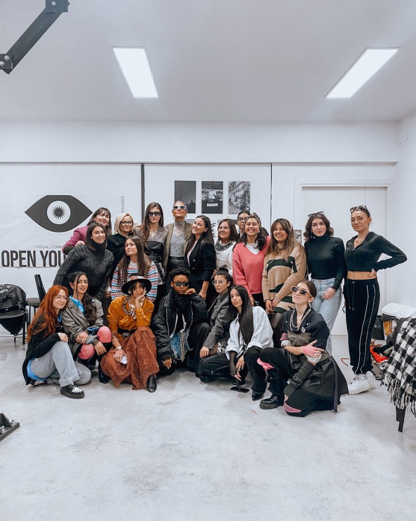 Lezione teorica e pratica con la Fashion Stylist Claudia Fratini stylist e  docente all'Istituto Marangoni di Parigi