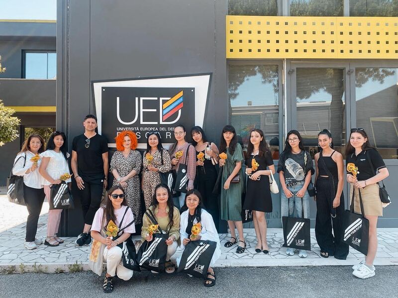 Per tutto il mese di luglio 2023 ospiteremo studentesse e docenti dell'Università KIUT di Tashkent, Uzbekistan per un corso pratico e intensivo di Fashion Design.