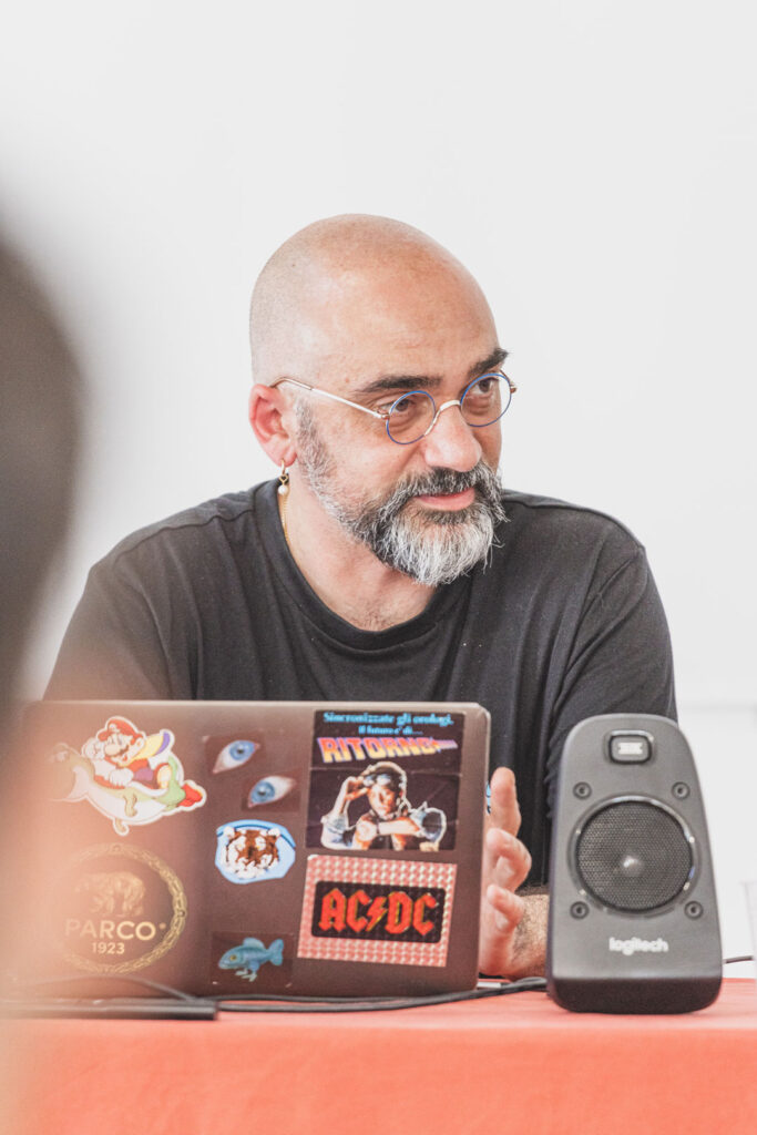 Sab 25 Maggio 2024 per Character - Intrecci creativi, presso l'Aurum di Pescara, abbiamo ospitato l'artista Matteo Fato