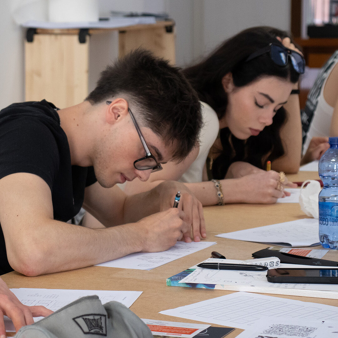 Tavola da disegno 6